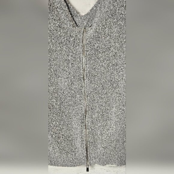 Dynamite Deep V-Neck Low Back with Functional Zipper Knit Sweater - Picture 4 of 8